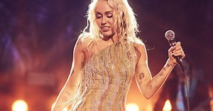 Miley Cyrus ra mắt nhạc mới vào ngày sinh nhật của chồng cũ