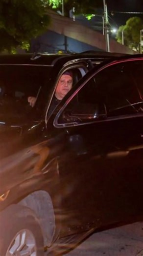 Las autoridades del VMT impusieron sanciones a un conductor por el uso de luces rotativas exclusivas para vehículos de emergencia. Además de portar una licencia vencida, el conductor fue sancionado en el sector de Las Delicias, Santa Tecla. #Nacionales | ITV El Salvador | Facebook