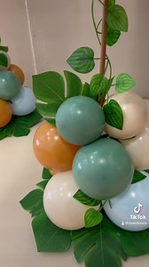 Safari theme baby shower | Rosielloons | Facebook