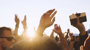 Für kurzentschlossene Festivalfanatiker wartet ein richtiger Leckerbissen im Herzen Münchens! Diesen Sonntag startet das Greenfields Open Air mit richtige sattem Headlinerprogramm!🔥 Um nur ein paar zu nennen: Amelie Lens, Chris Liebing, Joseph Capriati, Kölsch, Loco Dice, Maceo Plex, Rødhåd, Sven Väth und viele mehr ⚡️ Infos: www.greenfields-openair.de/tickets/ | Kamehameha Festival