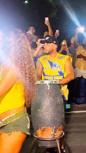 Tem atabaque na bateria da Paraíso do Tuiuti sim, e ao som dele, a Rainha Mayara Lima mostrou todo aquele samba no pé que a gente já conhece (e muito mais).💥 Por aqui já estamos aquecendo pro #carnaval, marcando presença nos ensaios das escolas do Rio.🎉 | Radio FM O Dia