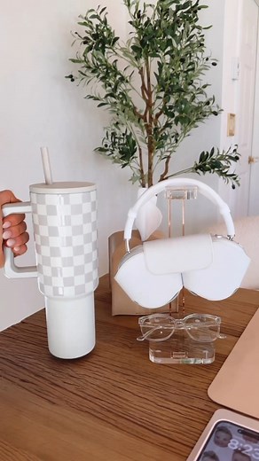 POV: You’re excited to organize your at home office 🫶. Almost all my desk essentials are under $25 and on my AMZ Storefront under the “Office Essentials” category! ✨ ✨ #amazonfinds #amazonmusthaves #amazonfavorites #amazonmusthave #amazonfavorite #amazonhomefinds #amazonmusthaves #desksetup #deskorganization #deskinspiration #deskideas #deskdecor #deskstyling #desksetup #desksetups #amazonoffice | 𝑹𝒂𝒄𝒉𝒆𝒍 𝑴𝒆𝒂𝒅𝒆𝒓𝒔