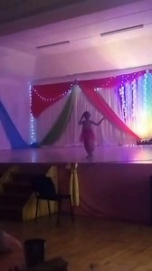 50K views · 702 reactions | *Jammer oor klank op video* So het ek 'n back-up danser by die show in Jansenville Saterdag. Vlooi het vir die eerste keer besluit sy gaan die show steel met haar "moves". Sy het dit gelove dat almal vir haar hande klap. Te flippen oulik!! Ek hoop dit gebeur meer... wie weet miskien sing sy een van die dae saam. #anliavlooi #oubuddyoupel Roelandi De Jager Sandra Sweeney | Gertjie "ou buddy ou pjel" De Jager | Facebook