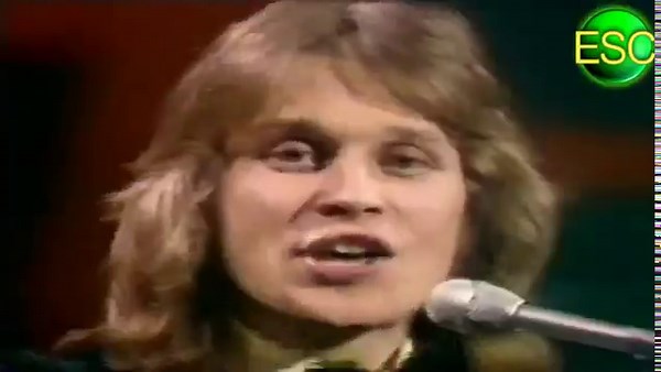 New Seekers , beg steel op borrow 1972 Eve Graham 19 april 1943 is een gepensioneerde Schotse zangeres die begin jaren zeventig bekendheid verwierf met de popgroep The New Seekers. | Oldie video's on line