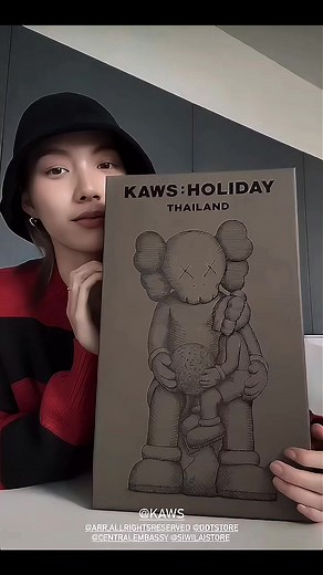 ORM UNBOXING HER KAWS TOY #lingorm #linglingkwong #ormkornnaphat #หลิงออม | Taurus