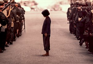 Angelina Jolie : découvrez la bande-annonce de son nouveau film « D’abord, ils ont tué mon père » - Elle