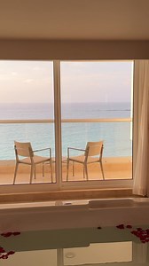 Treat your loved one to a luxury stay in our Honeymoon suite💞 Enjoy breathtaking views, personalized concierge service, private check-in, nightly petit fours, an exclusive beach area & more top-notch amenities for you both 🥂 Book your sweet getaway https://bit.ly/3DZhrdq | Sun Palace