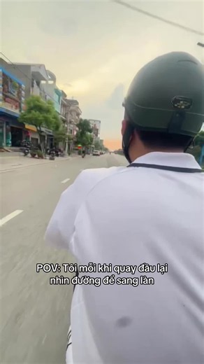 POV: Tôi mỗi khi quay đầu lại nhìn đường để sang làn