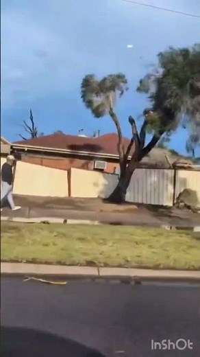Tornado captured in Werribee, Victoria 2025 #TornadoInAustralia #AustralianTornado #WeatherAustralia
