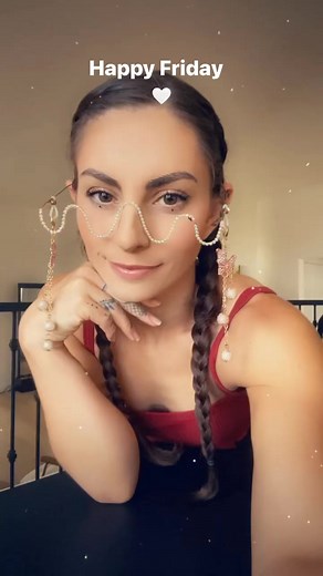 Happy Friday y’all! What do you think of these cute charm glasses?? Would you wear them? | The Cheeky Blonde