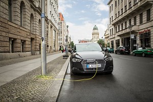 Ubitricity und Ebee: Laternen-Ladepunkte für den deutschen Markt