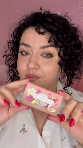 1K views | Hoola + Shellie = Hoola Beach Vacay! ️癩⁠ ⁠ Η ΝΕΑ limited edition mini παλέτα μας ήρθε να χαρίσει ακόμη περισσότερο χρώμα και ζωντάνια στο καθημερινό σας μακιγιάζ! Την έχετε δοκιμάσει; 朗⁠ ⁠ #Benefit #BenefitCosmeticsGreece #Hoola #Shellie #WANDERfulBlush #BeachVacay #BOPDuo | Benefit Cosmetics | Facebook