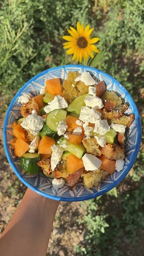 cucumber melon panzanella-inspired salad #recipe #food #salad #salads #lunch | Carolina Gelen