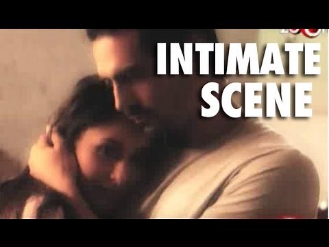 Kareena Kapoor & Arjun Rampal's hot scene in Heroine