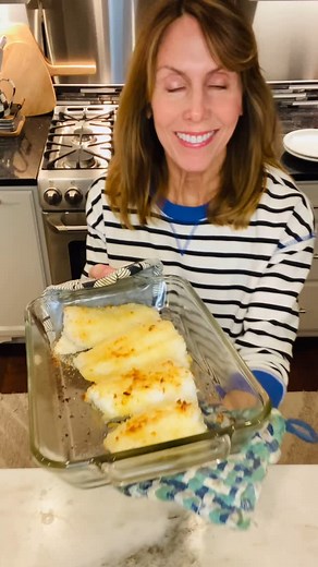 Busy night? This super simple haddock dish is a game-changer! ✨ Just dip in your milk of choice, lightly dredge in breadcrumbs, top with a little melted butter, and bake to golden perfection. Crispy, light, and insanely delicious! Perfect for a quick, nourishing meal. Who’s trying this? Drop a ❤️ if you love easy, healthy recipes! CRISPY BAKED HADDOCK (or any white fish) I pound fish fillets or steaks 1 teaspoons salt ¼ cup milk of your choice ½ cup dry bread crumbs 2 tablespoons butter, melted