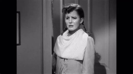 21 reactions | Jean Arthur descubre que su inquilino Charles Coburn...