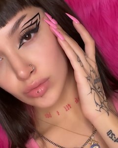 Graphic eyeliner ideas! | MetDaan