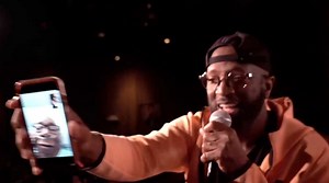 I was talking about the benefits of dating a woman who wears big ol' panties at the Arlington Improv earlier this month, and I got distracted by an audience member. She was holding her cell phone up so her mother Dorothy, who's hospitalized, could watch the show, so I had to say hello. Let's all keep Mother Dorothy lifted in prayer!! 🙏🏾🙏🏾🙏🏾🙏🏾🙏🏾 Rickey Smiley | Rickey Smiley