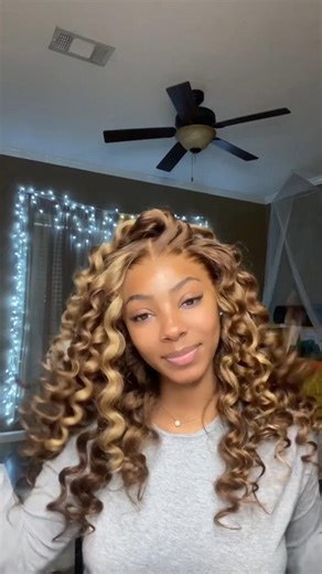 Your only sunshine Your only sunshine ☀️ ☀️ ☀️ 💫Hair info: Honey Blonde Highlight Water Wave Wig 13x4 13x6 Lace Front Wig Colored Human Hair Lace Wig 𝐒𝐡𝐨𝐩 𝐍𝐨𝐰➤https://st.cynosurehair.com/cy37 𝐄𝐱𝐭𝐫𝐚 $60 𝐎𝐅𝐅: HW60➤https://st.cynosurehair.com/rk96m Buy now, Pay later With 𝐀𝐟𝐭𝐞𝐫𝐩𝐚𝐲 & 𝐏𝐚𝐲𝐩𝐚𝐥 & 𝐊𝐥𝐚𝐫𝐧𝐚 #cynosurehair #coloredwigs #highlightwig #beauty #curlywigs #gluelesswig #glueless #customunit #deepwavewig #hdlace #hdlacewig #closurewig #closureinstall #wigfashion 