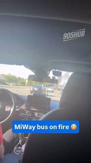 MiWay bus 1351 on fire in south #Streetsville 📍 Chase x Eglinton 🎥 @siuuull | 905hub