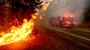 Firefighters reposition as Riverside, Beachie Creek fires in Clackamas Co could merge