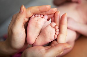 Thinking about engaging a confinement nanny upon the arrival of your little bundle of joy? If so, you want to make sure you’re taking the right steps. We share 4 quick tips on how to book that perfect confinement nanny! CaregiverNanny has over 150 experienced, caring and wonderful nannies for you to choose from. Book a nanny here: http://hubs.ly/H072W7h0 | CaregiverAsia