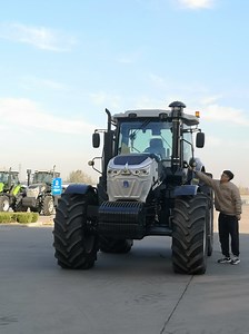 [Hot Item] Large Wheel 4X4 4WD Agriculture Farm 140-180HP Black Big CE Tractor