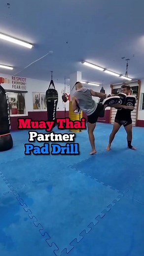 🦿Kick It Up a Notch: Try This Intense Muay Thai Partner Pad Drill Today🦿 Get ready to level up your Muay Thai skills with this engaging partner pad drill! This drill involves two partners, both equipped with pads, taking turns to hold them for each other. The sequence of movements is as follows: kick, double kick, side step against incoming opponent, and kick again. Then switch roles and repeat for 3rounds each 3min! This drill is a fantastic way to improve your timing, precision, and power. G