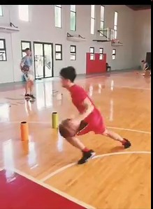 4.6K views · 58 reactions | Step back is one way you could create separation when your defender is overplaying you. Practice this shot both ways and add this move to your repertoire. Follow @simplegrind on IG for more videos. | Simple Grind | Facebook