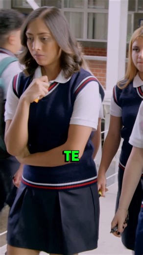 752K views · 10K reactions | Deborah pierde su beca deportiva por "vapear" con singular alegría  #LaRosaDeGuadalupe | La Rosa de Guadalupe | Facebook