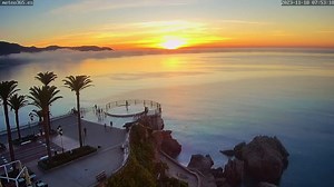 Saturday morning Costa del Sol - Sunrise in #Nerja Balcón de Europa - Live Webcams https://meteo365.es/livecams/nerja-balcon-europa.php | Spainweather