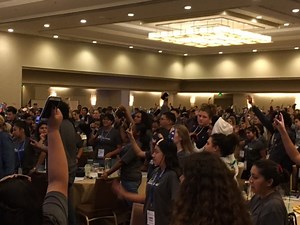 Texting And Driving; California Teens Pledge "It Can Wait"