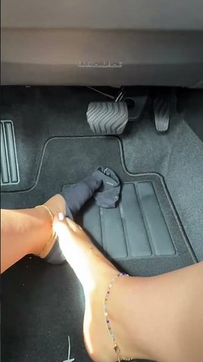 Barefoot Driving #pedicure #barefoot #toes