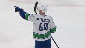 Canucks’ Kuzmenko hustles for the puck to set up Pettersson for nifty goal