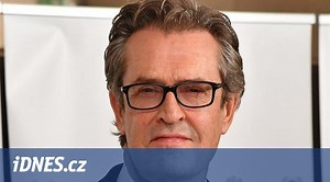 Hollywood obsazuje gaye kvůli politické korektnosti, míní Rupert Everett - iDNES.cz