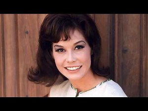 Mary Tyler Moore's Actual Size Will Make You Look Twice Try Not to Drool