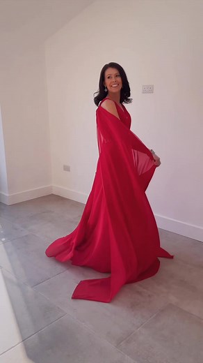 ALBUM Photoshoot 📸 #soprano #classicalsinger #ellenwilliams #newmusic #classicalmusic #classicalcrossover #welshsoprano #welshclassicalsinger | Ellen Williams