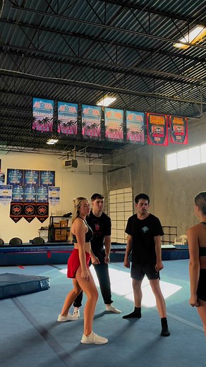 Elite stunts #Cheerleader #Tumbling #stunting #stunt #flip #Clip #Clips #Cheerleading | Samspeckman