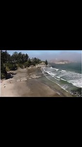 Above Lighthouse Beach 📍 Coos Bay, Oregon (2025) Where the Pacific does what it’s always done—reminds us who’s really in charge. Timeless, moody, and unmistakably ours. Follow Coos Bay Area, OR for more local views, updates, and moments from the coast. | Coos Bay Area, OR