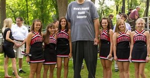 Fallece a los 38 años, Igor Vovkovinskiy, el hombre más alto de Estados Unidos