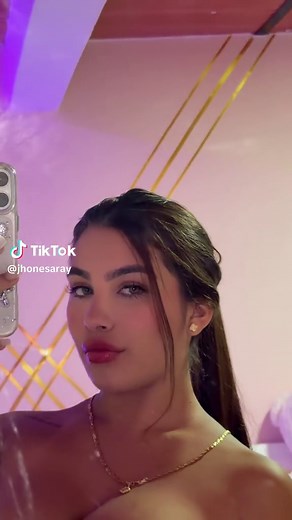 Desnuda: Jhone Saray se muestra sin ropa