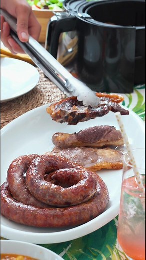 Braaing is a staple part of South African life and with the Defy Airfryer you can enjoy wors, steak, ribs and more cooked to braai-like perfection - done in half the time! Also there's no need to worry about a lack of outdoor space or bad weather, because with our airfryer you can 'braai' indoors!