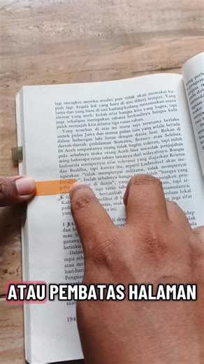 1.6K views · 41 reactions | Hati-hati menggunakan page marker atau sticky notes. Bisa kayak gini nih 梁 | Cahaya Pustaka | Facebook