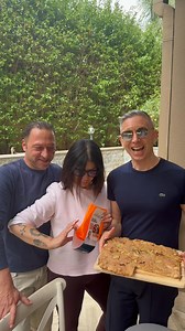 Oggi con Dario Ciambra e Rossella Palermini a Palermo per un pranzo d’eccezione e…. Sorpresa ! Un pizza Tisanoreica alle cipolle con il KetoMix Tisanoreica Buon sabato a tutti voi amici miei e ricordate, Non sono a dieta, sono in Tisanoreica! #tisanoreica #palermo #amici Cd Concept Beauty | Gianluca Mech