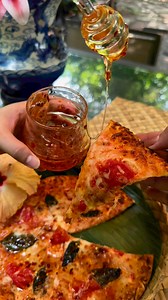 Saturday vibe 🍃🍕🍕🍕 “Hot Honey Drizzle” for your favorite brickoven pizza! 🍯🌶️ Come and visit The BrickOven Cafe for unique and yummy food experience! 🥰 See you! 💚 We are OPEN EVERYDAY! Open for dine in, take out and delivery! 🚚 📍Purok 2, Brgy. Labuin Pila,Laguna 🕰Operation Hours Mon-Thurs: 10am-9pm Fri-Sunday: 10am-10pm Order Now! ☎️ 📞 09453189285 Dm or call us for inquiries! #hothoneysauce #hothoneydrizzle #brickovenpizza #tampipizza #thebrickovencafe | The BrickOven Café
