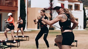 Was für eine powervolle Kombination! 💥 Jumping meets Shadowboxer in herrlichem Sonnenschein! 😍☀️ Hast du dich diesen Sommer auch schon outdoor vom Alltagsballast frei gejumpt oder geboxt? 🥊 Fehlt dir noch das passende Shadowboxer-Equipment? bit.ly/shadowboxershop | Jumping Fitness