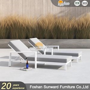 [Hot Item] Modern Outdoor Aluminum Beach Bed Garden Resort Hotel Chaise Lounge with Upholstered Seat