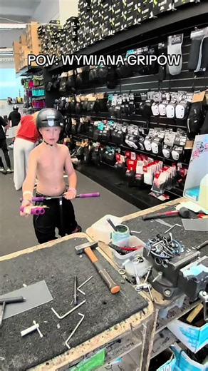 POV: WYMIANA RĄCZEK🤩 Wpadaj do SCOOTIVE odświeżyć secik😎 #pov #scootering #skatepark #dc #repair