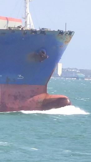 18 shares | Chesapeake Bay VA #containership #shipping #ship #container #cargoship #shipspotting #lifeatsea #shipspotter #merchantnavy #port #containervessel #chesapeake #Virginia #cavitation #ohshit #Close #omg #lookout #huge #gigantic #massive #badass | Richard LeBel | Facebook