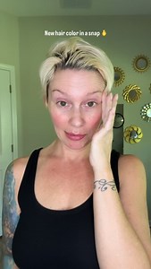 🎉New hair color! I’m calling it fall blonde.👱🏻 Instead of bleaching - I used a high lift color to lift my new growth to a warm golden honey color 🍯 and foiled in lowlights to blend the root add dimension. More to come about the process a closer look at the color in another reel. 🤍🐝 Do you change your hair color with the seasons? 👙🌸🍂❄️ | Melissa Bee